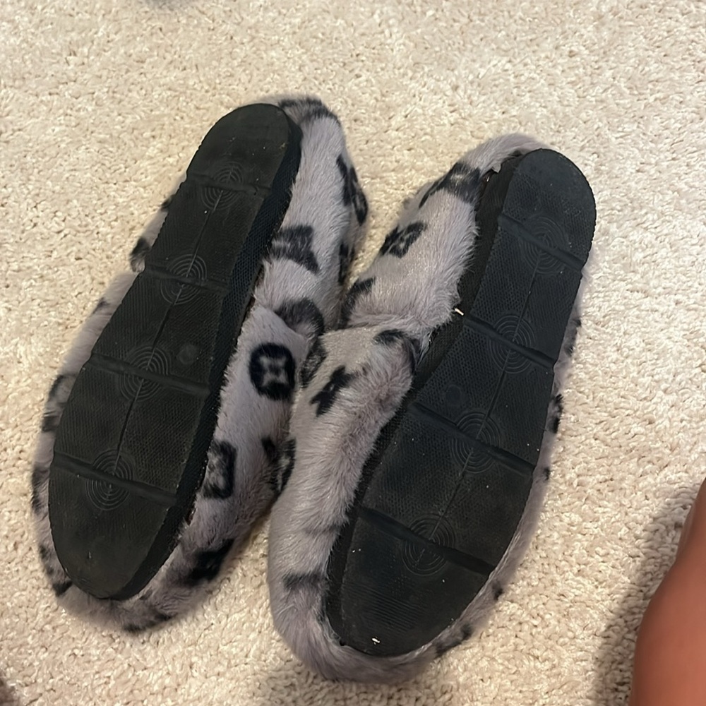 Inspired shoe - Picture 2 of 2